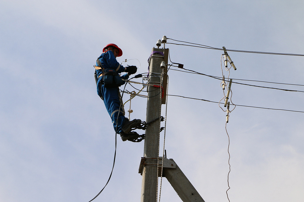 АО «Донэнерго» улучшает электроснабжение в Сальском районе
