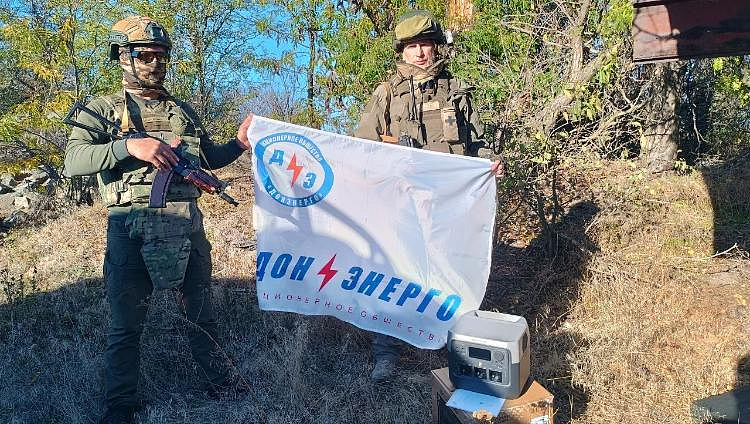 Азовские энергетики передали гуманитарную помощь своему коллеге, участвующему в СВО